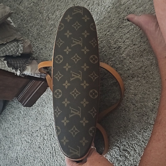 Authentic Louis Vuitton - Picture 3 of 7